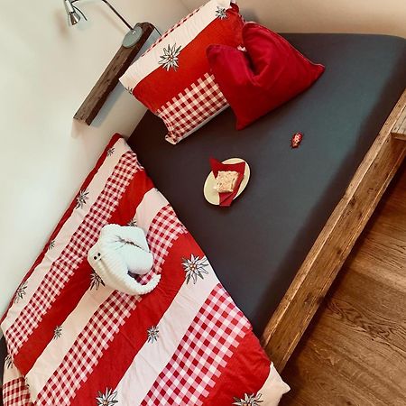 Conny'S B&B Niederweningen ภายนอก รูปภาพ