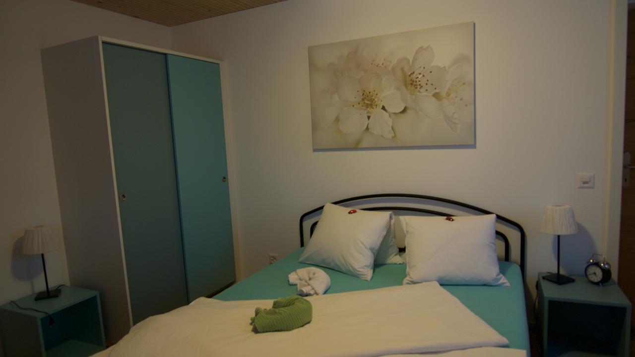 Conny'S B&B Niederweningen ภายนอก รูปภาพ