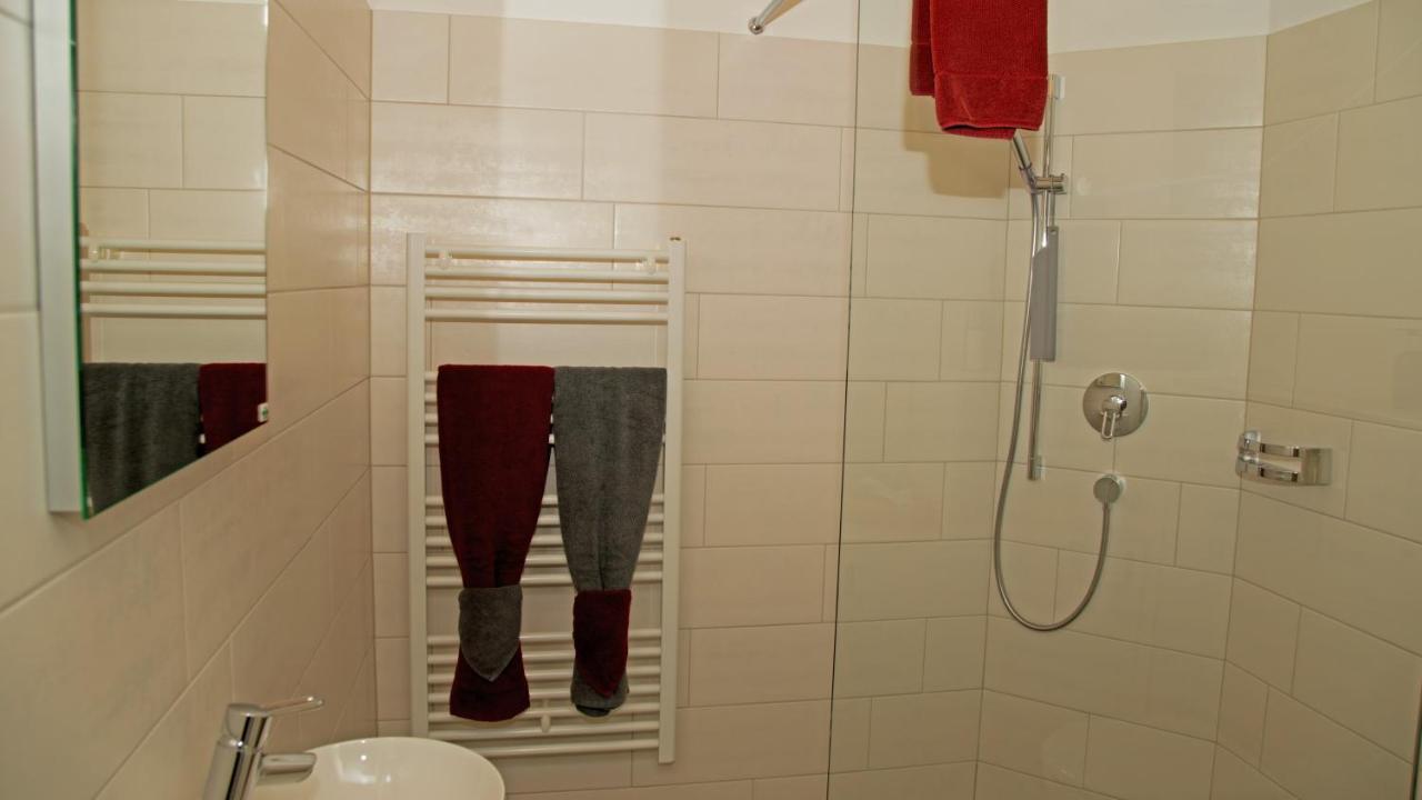 Conny'S B&B Niederweningen ภายนอก รูปภาพ